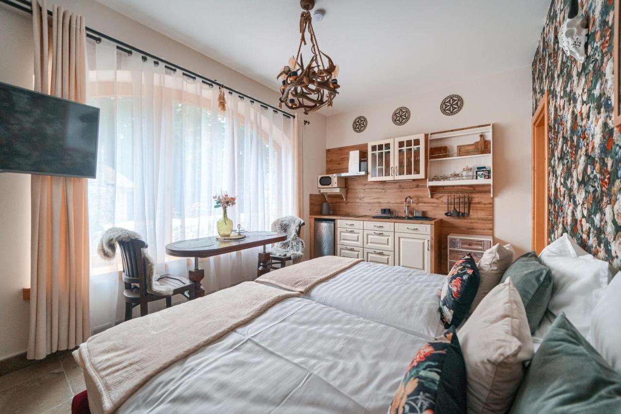 كوشتيليسكا Rich Witch Villa&Spa المظهر الخارجي الصورة